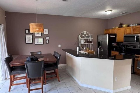 Touwnhouse à vendre à Kissimmee, Floride: 4 chambres, 151.99 m2 № 2312278 - photo 8