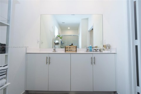 Villa ou maison à vendre à Miami, Floride: 4 chambres, 205.59 m2 № 1949969 - photo 19