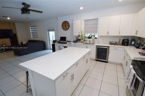 Villa ou maison à vendre à Miami, Floride: 4 chambres, 205.59 m2 № 1949969 - photo 9