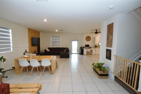 Villa ou maison à vendre à Miami, Floride: 4 chambres, 205.59 m2 № 1949969 - photo 3