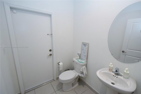 Villa ou maison à vendre à Miami, Floride: 4 chambres, 205.59 m2 № 1949969 - photo 29