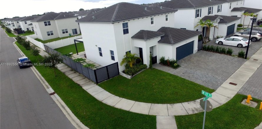 Villa ou maison à Miami, Floride 4 chambres, 205.59 m2 № 1949969