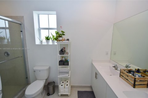 Villa ou maison à vendre à Miami, Floride: 4 chambres, 205.59 m2 № 1949969 - photo 17