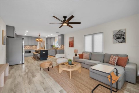 Villa ou maison à louer à Tampa, Floride: 3 chambres, 134.71 m2 № 2413999 - photo 5