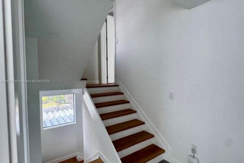 Townhouse in Miami, Florida 4 bedrooms, 201.6 sq.m. № 1958616 - photo 4