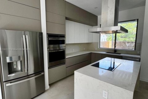 Townhouse in Miami, Florida 4 bedrooms, 201.6 sq.m. № 1958616 - photo 1