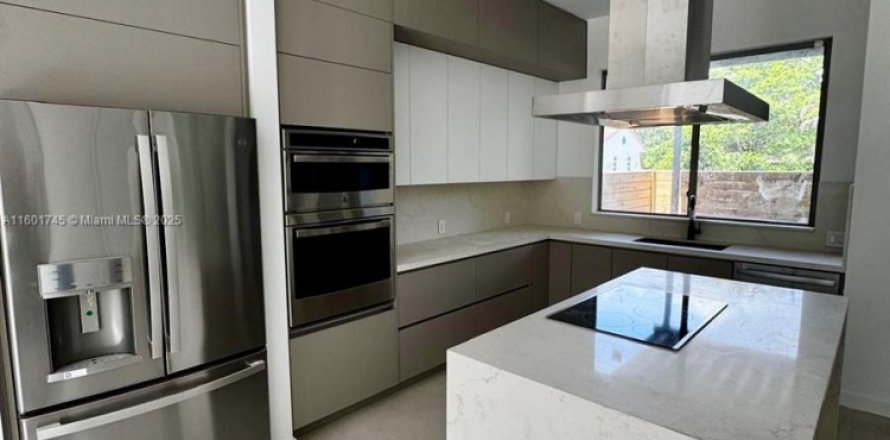 Townhouse in Miami, Florida 4 bedrooms, 201.6 sq.m. № 1958616
