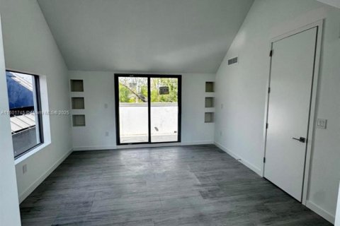 Townhouse in Miami, Florida 4 bedrooms, 201.6 sq.m. № 1958616 - photo 6