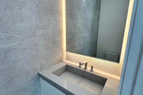 Townhouse in Miami, Florida 4 bedrooms, 201.6 sq.m. № 1958616 - photo 3