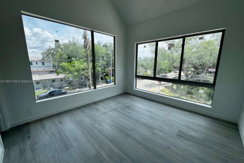 Townhouse in Miami, Florida 4 bedrooms, 201.6 sq.m. № 1958616 - photo 2