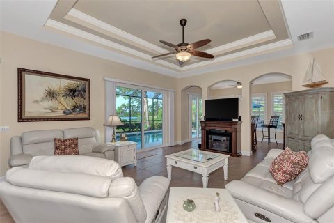House in North Port, Florida 4 bedrooms, 251.86 sq.m. № 1122918 - photo 21