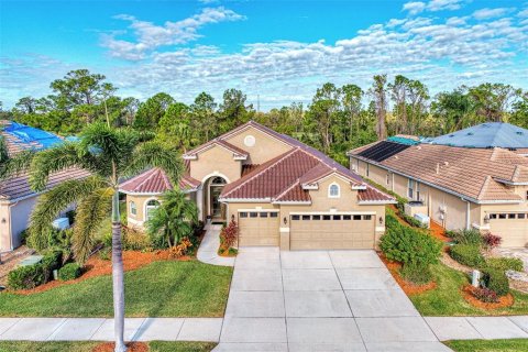 House in North Port, Florida 4 bedrooms, 251.86 sq.m. № 1122918 - photo 2