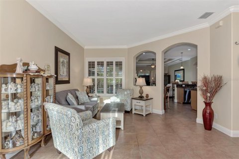 House in North Port, Florida 4 bedrooms, 251.86 sq.m. № 1122918 - photo 12
