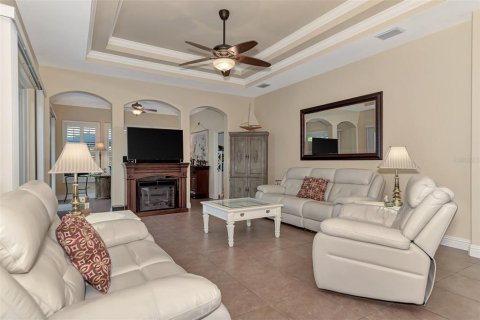 House in North Port, Florida 4 bedrooms, 251.86 sq.m. № 1122918 - photo 20
