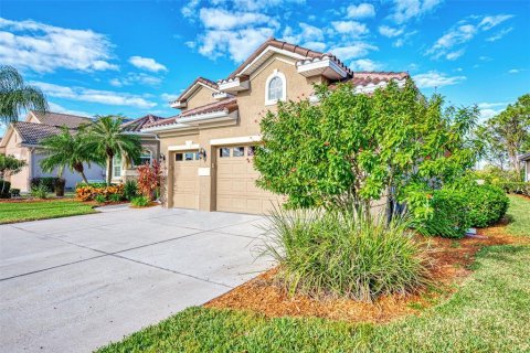 House in North Port, Florida 4 bedrooms, 251.86 sq.m. № 1122918 - photo 7