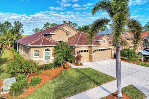 House in North Port, Florida 4 bedrooms, 251.86 sq.m. № 1122918 - photo 1