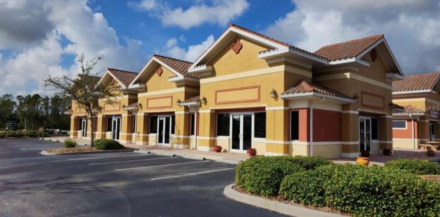 Propiedad comercial en North Port, Florida 383.69 m2 № 1906173
