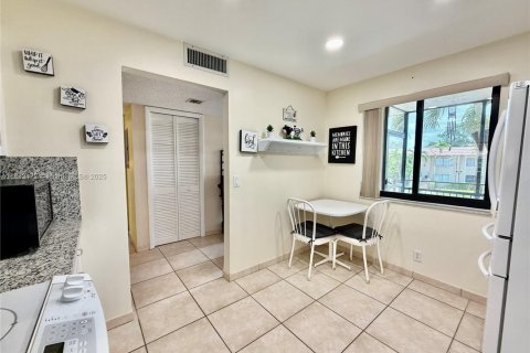 Купить кондоминиум в Уэстон, Флорида 2 спальни, 114.36м2, № 1936007 - фото 4