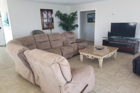 Villa ou maison à vendre à New Smyrna Beach, Floride: 3 chambres, 157.56 m2 № 1532958 - photo 11