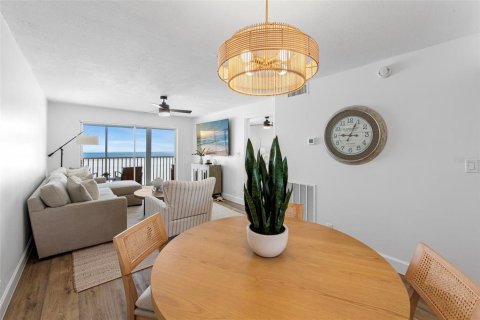 Condo in Fort Myers Beach, Florida, 2 bedrooms  № 2432677 - photo 28