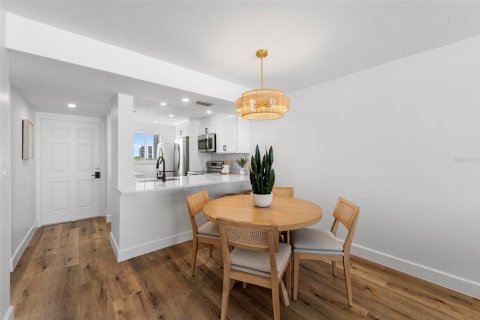 Condo in Fort Myers Beach, Florida, 2 bedrooms  № 2432677 - photo 5