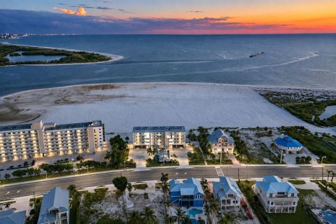 Condo in Fort Myers Beach, Florida, 2 bedrooms  № 2432677 - photo 2