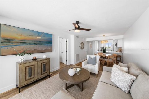 Condo in Fort Myers Beach, Florida, 2 bedrooms  № 2432677 - photo 22
