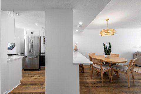 Condo in Fort Myers Beach, Florida, 2 bedrooms  № 2432677 - photo 29