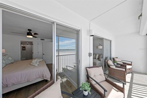 Condo in Fort Myers Beach, Florida, 2 bedrooms  № 2432677 - photo 13