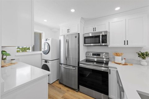 Condo in Fort Myers Beach, Florida, 2 bedrooms  № 2432677 - photo 30