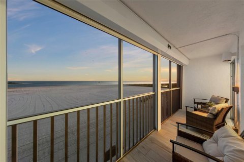 Condo in Fort Myers Beach, Florida, 2 bedrooms  № 2432677 - photo 16