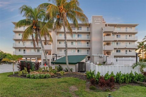 Condo in Fort Myers Beach, Florida, 2 bedrooms  № 2432677 - photo 8