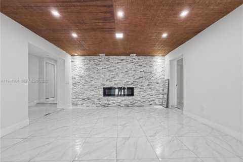 House in Miami, Florida 5 bedrooms, 192.49 sq.m. № 2045836 - photo 9