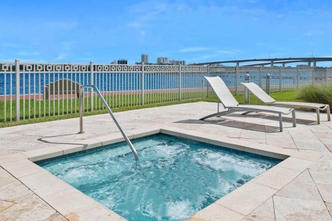 Condominio en alquiler en Holly Hill, Florida, 2 dormitorios, 142.79 m2 № 2284035 - foto 13