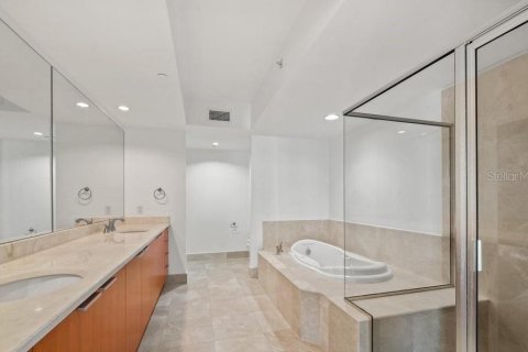 Condominio en alquiler en Holly Hill, Florida, 2 dormitorios, 142.79 m2 № 2284035 - foto 7