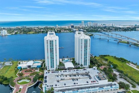 Condominio en Holly Hill, Florida, 2 dormitorios  № 2284035