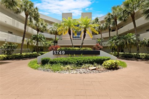 Condo in Boca Raton, Florida, 2 bedrooms  № 1809140 - photo 1