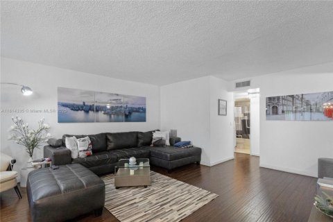 Condo in Boca Raton, Florida, 2 bedrooms  № 1809140 - photo 6