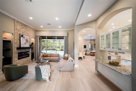 House in Lakewood Ranch, Florida 4 bedrooms, 370.03 sq.m. № 2210521 - photo 4