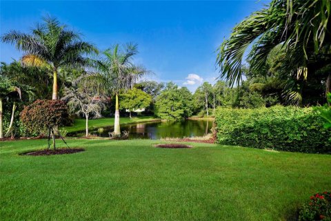 House in Lakewood Ranch, Florida 4 bedrooms, 370.03 sq.m. № 2210521 - photo 21