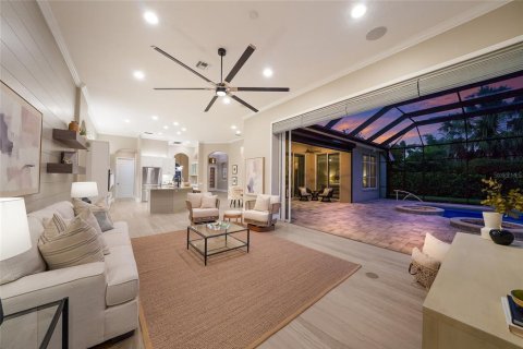 House in Lakewood Ranch, Florida 4 bedrooms, 370.03 sq.m. № 2210521 - photo 17
