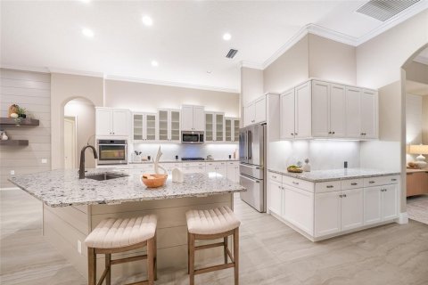 House in Lakewood Ranch, Florida 4 bedrooms, 370.03 sq.m. № 2210521 - photo 10