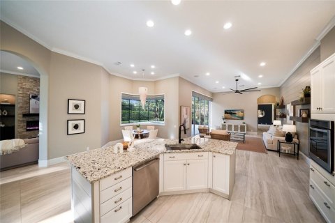 House in Lakewood Ranch, Florida 4 bedrooms, 370.03 sq.m. № 2210521 - photo 12