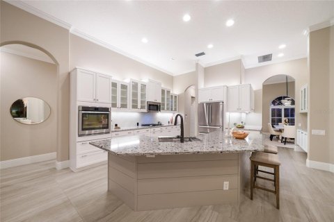 House in Lakewood Ranch, Florida 4 bedrooms, 370.03 sq.m. № 2210521 - photo 11