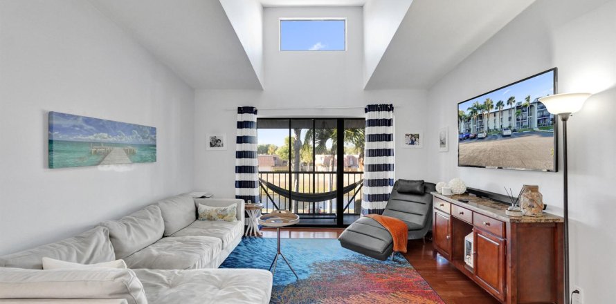 Condominio en West Palm Beach, Florida, 2 dormitorios  № 2078565