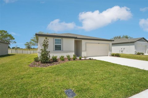 House in Auburndale, Florida 4 bedrooms, 184.69 sq.m. № 1793165 - photo 11