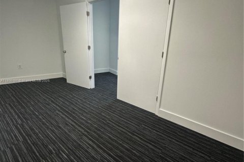 Commercial property in Hollywood, Florida № 1864475 - photo 11