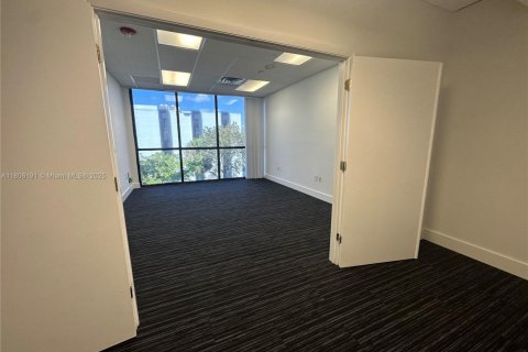 Commercial property in Hollywood, Florida № 1864475 - photo 12