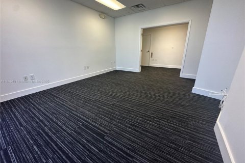 Commercial property in Hollywood, Florida № 1864475 - photo 9
