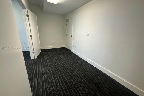 Commercial property in Hollywood, Florida № 1864475 - photo 13